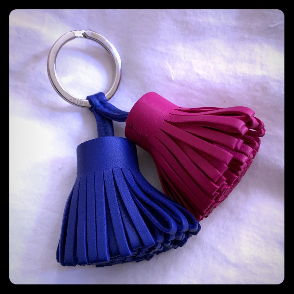 Carmen Uno Dos key ring